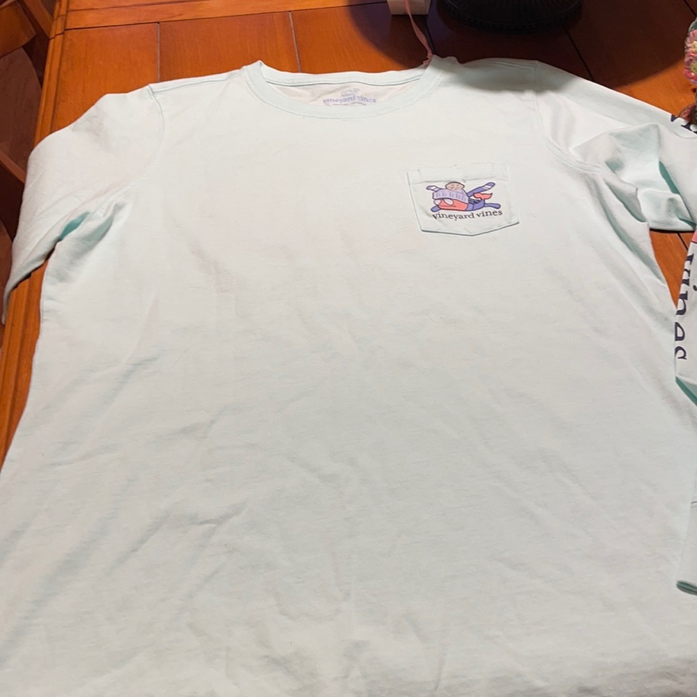 New with tags. Long sleeve vineyard vines tshirt